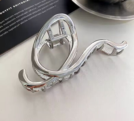 Gümüş Renk Asimetrik Spiral Metal Mandal Saç Tokası 10 cm – Şık ve Dayanıklı