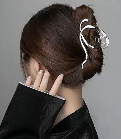 Gümüş Renk Asimetrik Spiral Metal Mandal Saç Tokası 10 cm – Şık ve Dayanıklı