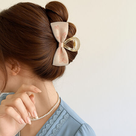 Pudra Pembe Kelebek Desenli Fiyonk Model Şeffaf Mandal Saç Tokası 11 cm  – Şık ve Zarif Tasarım