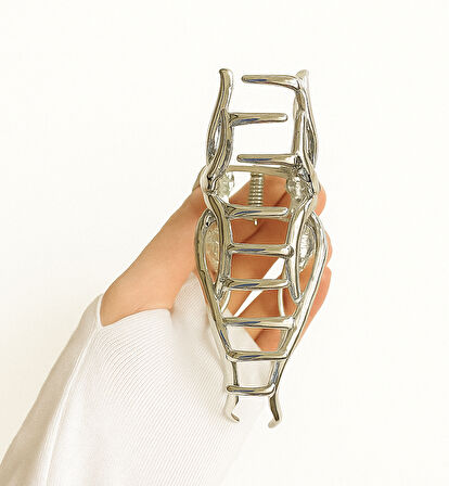 Örümcek Tasarımlı Metal Mandal Saç Tokası Gümüş Renk 11 cm – Şık ve Farklı Stil Aksesuarı