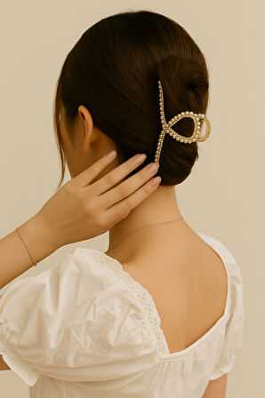 İnci ve Taş Detaylı Kurdele Formlu Metal Mandal Saç Tokası 11 cm – Zarif ve Işıltılı Tasarım