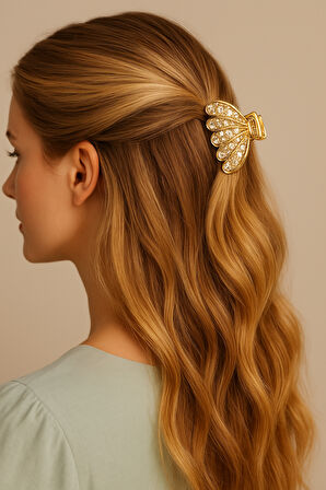 Taş Detaylı Kabuk Formlu Metal Mandal Saç Tokası 4 cm – Zarif ve Işıltılı Görünüm