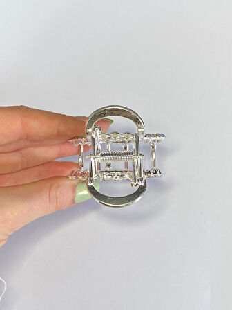 Taşlı Halka Formlu 6 cm Gümüş Saç Tokası – Zarif ve Işıltılı Saç Aksesuarı