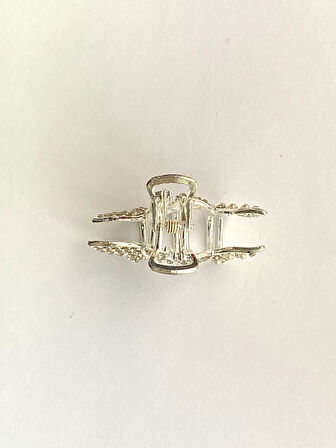 5 cm Gümüş Kelebek Formlu Taş ve İnci Detaylı Saç Tokası – Zarif ve Işıltılı Metal Mandal Toka