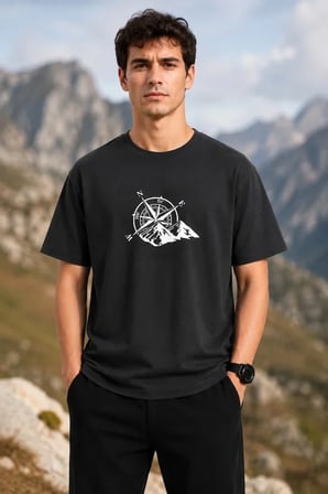 Erkek Outdoor Pusula Dağ Baskılı Kısa Kollu Oversize T-Shirt - Siyah -MİRAYLİFE