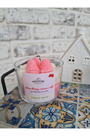 Candles Strawberry Cupcake Çilekli Mum Vanilya Amber Kokulu Hediyelik Dekoratif Soya Mum