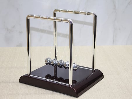 Masa Üstü Newton Beşiği Kinetik Denge Balans Dekoru
