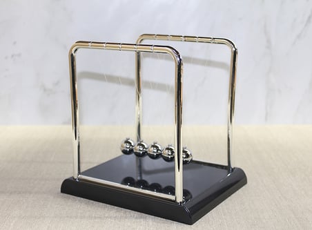 Masa Üstü Newton Beşiği Kinetik Denge Balans Dekoru