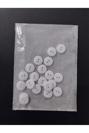 Beyaz Renk 1.8 Cm Çapında Polyester Düğme 20 Adet.