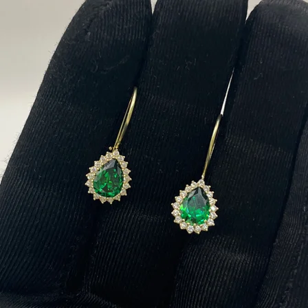 Zümrüt Taşlı Su Damlası Çevreli Sarkıntılı Altın Küpe 14 Ayar 2.37 Gram Kadın Hediye
