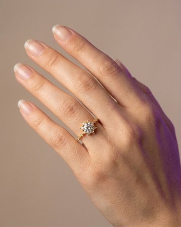 Lotus Çiçek Yıldız Çevreli Top Top Altın Taşlı Yüzük 22 Ayar 3.32 Gram Kadın Hediye
