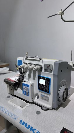 YUKİ D5F-5 İPLİK FULL OTOMATİK OVERLOK MAKİNASI