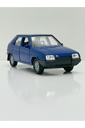 Welly 1:36 Skoda Favorit DieCast Çek Bırak Model Metal Araba