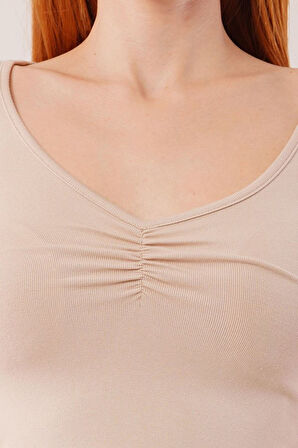 Geniş Yaka Krem Basic Body Bluz