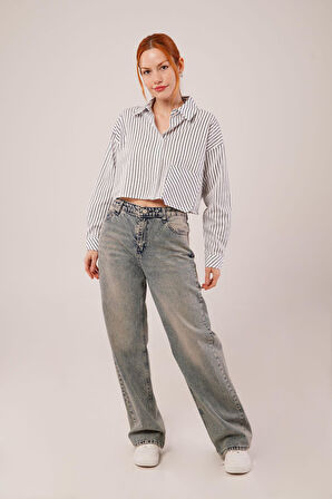 Crop Model Cepli Ve Çizgili Beyaz Gömlek