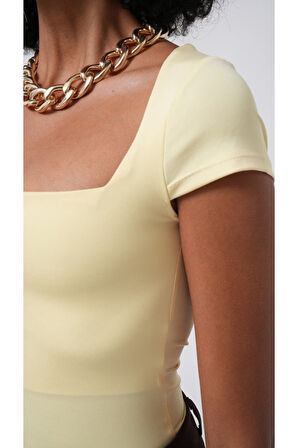 Pencere Detay Mini Dekolte Bluz