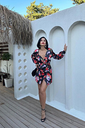 Kırmızı Kuşaklı Saten Elbise