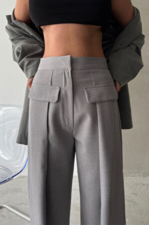 KAPALI GENİŞ PİLE CEP KAPAK DETAYLI PANTOLON - Gri