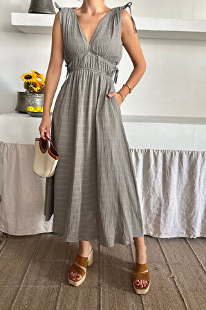 MÜSLİN ELBİSE OMUZ BÜZGÜ DETAYLI V YAKA KOLSUZ ELBİSE - Gri