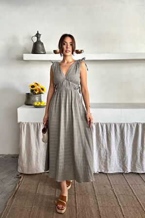 MÜSLİN ELBİSE OMUZ BÜZGÜ DETAYLI V YAKA KOLSUZ ELBİSE - Gri