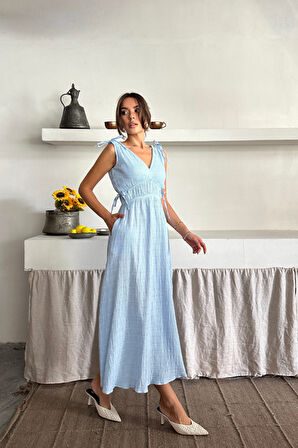 MÜSLİN ELBİSE OMUZ BÜZGÜ DETAYLI V YAKA KOLSUZ ELBİSE - Bebe Mavi