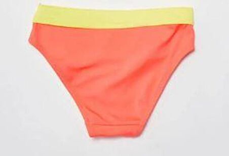 Kız çocuk bikini altı