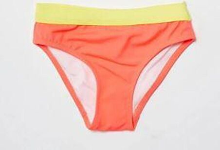 Kız çocuk bikini altı