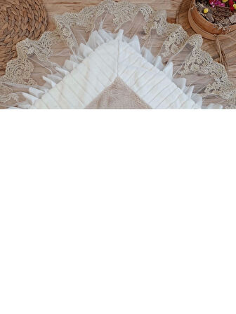 Yenidoğan Wool Yün Kumaş Taç Nakışlı Güpür Duvaklı Fiyonk Prizma Taş Unisex Kundak Bebek Battaniyesi Bej