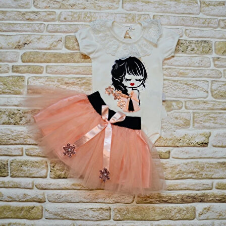 9-12-18 Ay Saçı Örgülü Kız Nakışlı Kurdelalı Kısa Kollu Tütü Etek 2li Kız Bebek Takımı Pudra