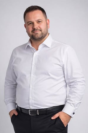 Beyaz Ekstra Büyük Yaka 4 Drop Rahat Kesim Micro Kumaş Kol Düğmeli Regular Fit Erkek Gömlek // 189-1
