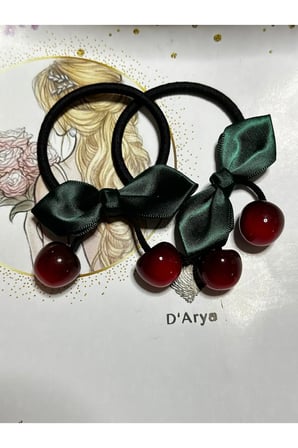 DD418 Yeşil Saten Kurdeleli Cam Kirazlı Saç Lastiği (2’li Set) Bebek Çocuk