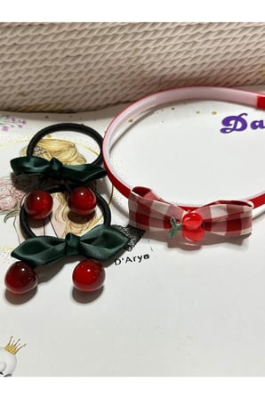 DD425 Yeşil Saten Kurdele Kırmızı Cam Kiraz Temalı Saç Taç Lastik Toka Aksesuar Seti (3’lü Set)