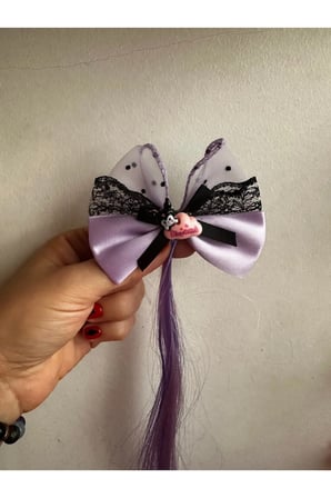D’Arya Mor Siyah Fiyonklu Uzun Saç Tinsel Eklentili Kız Çocuk Genç Kız Saç Tokası – Kuromi Cosplay Parti DD527