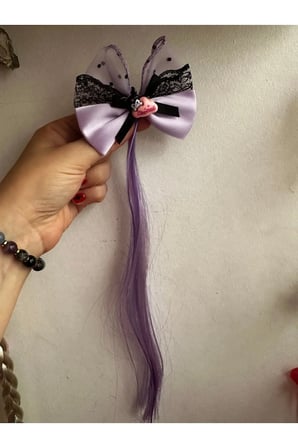 D’Arya Mor Siyah Fiyonklu Uzun Saç Tinsel Eklentili Kız Çocuk Genç Kız Saç Tokası – Kuromi Cosplay Parti DD527
