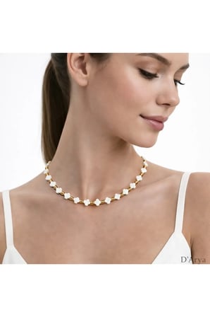DD541 Beyaz Yonca Boncuklu Gold Detaylı Kolye