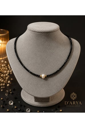 DD551 Siyah Kristal İnci Detaylı Kolye