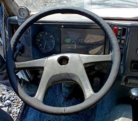 DİKİŞLİ DİREKSİYON KILIFI SİYAH DERİ SİYAH DİKİŞLİ MERCEDES TIR KAMYON 3031 İÇİN