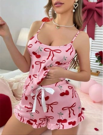 Kadın Pembe Kiraz Desenli Askılı Şortlu Pijama Takımı Şık Ev Giyim
