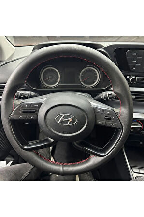 DİKİŞLİ DİREKSİYON KILIFI SİYAH DERİ KIRMIZI DİKİŞLİ HYUNDAİ İ20 İÇİN
