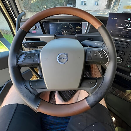 DİKİŞLİ DİREKSİYON KILIFI KAHVE DERİ SİYAH DERİ SİYAH DİKİŞLİ VOLVO TIR KAMYON İÇİN