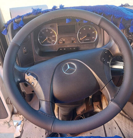 DİKİŞLİ DİREKSİYON KILIFI K.GRİ / SİYAH DERİ SİYAH DİKİŞLİ MERCEDES (FOTOĞRAFTAKİ DİREKSİYON) İÇİN