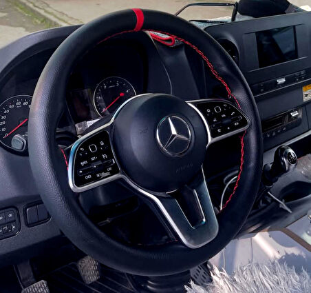 DİKİŞLİ DİREKSİYON KILIFI SİYAH DERİ KIRMIZI YÜZÜK KIRMIZI DİKİŞLİ MERCEDES SPRİNTER 2025 İÇİN