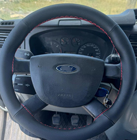 DİKİŞLİ DİREKSİYON KILIFI SİYAH DERİ NOKTALI DERİ KIRMIZI DİKİŞLİ F.OR.D TRANSİT İÇİN