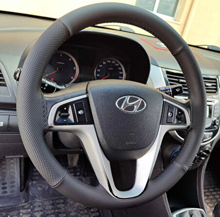 DİKİŞLİ DİREKSİYON KILIFI SİYAH DERİ NOKTALI DERİ SİYAH DİKİŞLİ HYUNDAİ ACCENT BLUE İÇİN