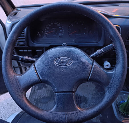 DİKİŞLİ DİREKSİYON KILIFI SİYAH DERİ SİYAH DİKİŞLİ HYUNDAİ H100 İÇİN