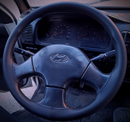 DİKİŞLİ DİREKSİYON KILIFI SİYAH DERİ SİYAH DİKİŞLİ HYUNDAİ H100 İÇİN