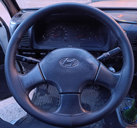 DİKİŞLİ DİREKSİYON KILIFI SİYAH DERİ SİYAH DİKİŞLİ HYUNDAİ H100 İÇİN