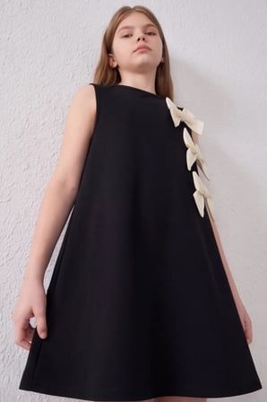 Kız Çocuk %100 Pamuk Double Crep Elbise Fiyonk Detaylı Sıfır Kollu Düğme Kapamalı Özel Gün Elbisesi