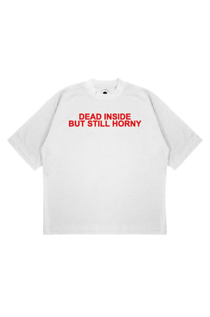 Unisex Oversize DEAD INSIDE BUT STILL HORNY Baskılı T-shirt
