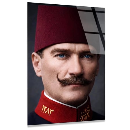 Atatürk Fesli Genç Subay Cam Tablo 35x50 cm